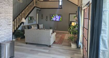 4-Bedroom House with Private Pool near Cowboy Stadium and DFW