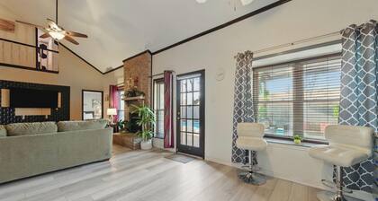 4-Bedroom House with Private Pool near Cowboy Stadium and DFW