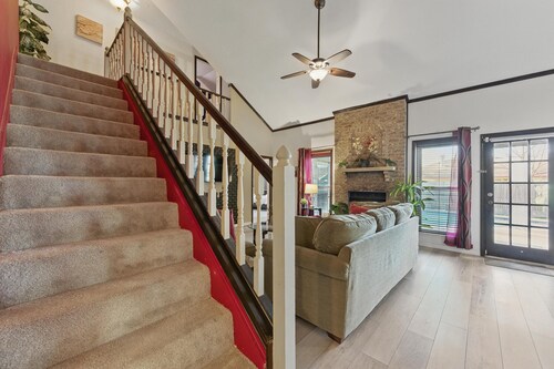 4-Bedroom House with Private Pool near Cowboy Stadium and DFW