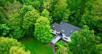 Rhinebeck Inn Suite with Private Deck