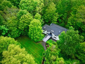 Exterior - Rhinebeck Inn Suite with Private Living Room (Rhinebeck)