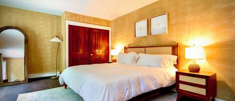 Escrivaninha, Wi-Fi, roupa de cama