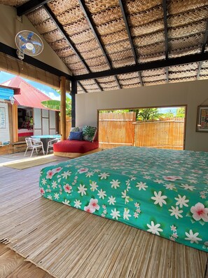 2 bedrooms, in-room safe, iron/ironing board, travel crib - FARE BAMBOO with PALAPA and shared pool (Moorea-Maiao)
