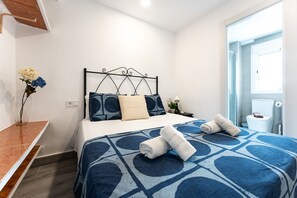 Iron/ironing board, free WiFi, bed sheets - MalagaSuite Getaway Torremolinos (Torremolinos)