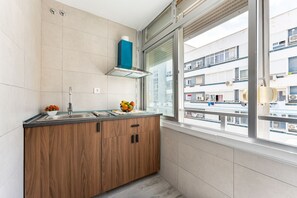 Fridge, microwave, stovetop, coffee/tea maker