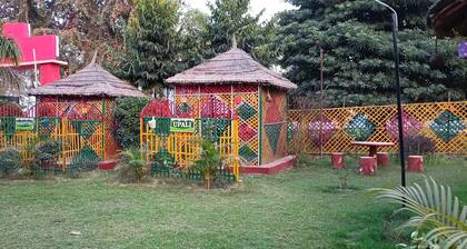Resort : Stay in Our Wooden Cottage and Bungalow Rooms