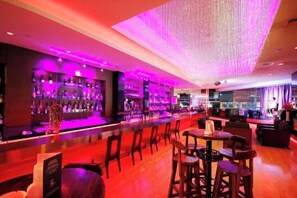 Bar (on property) - Dalian Kyushu International Hotel (Railway Station Zhongshan Plaza) (Dalian)