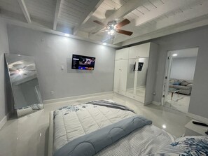 1 bedroom, iron/ironing board, WiFi, bed sheets - Charming one bedroom with AC and WiFi in lovely Miami (Miami)