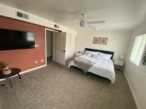 3 bedrooms, desk, iron/ironing board, travel crib - Mesa Revere Oasis - Pool, Hot Tub, Game & Golf (Mesa)