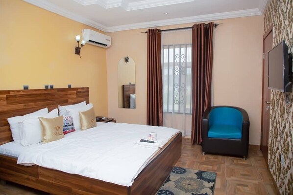 Family Room, Balcony, City View | Desk, laptop workspace, free WiFi - Keem Hotel and Suites (Abeokuta)