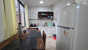 Full-sized fridge, oven, stovetop, electric kettle - Wicz Apart (Puerto Iguazú)