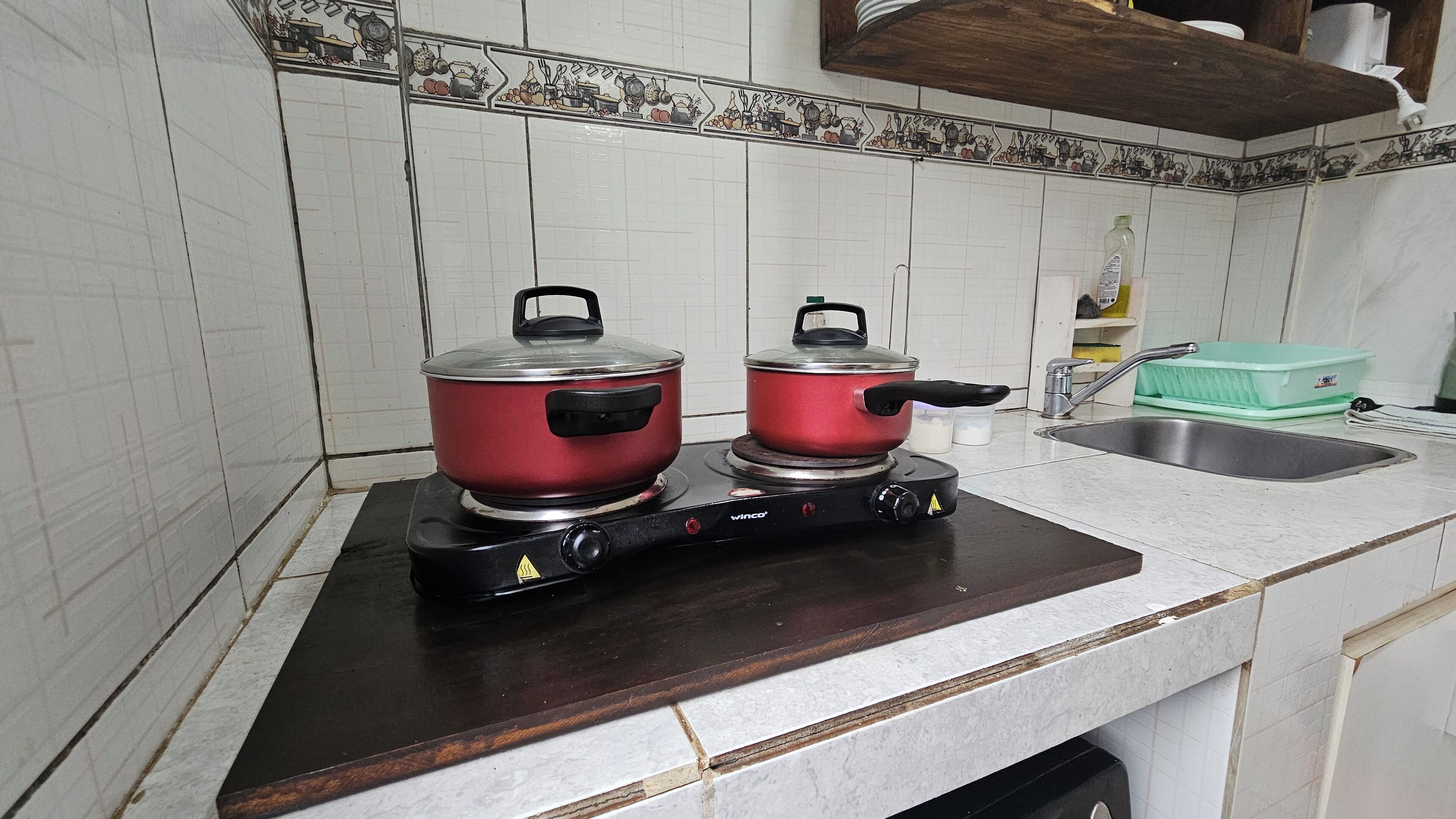 Full-size fridge, oven, stovetop, electric kettle