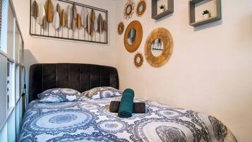 1 chambre, fer et planche à repasser, accès Internet, draps fournis