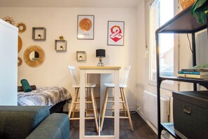1 chambre, fer et planche à repasser, accès Internet, draps fournis