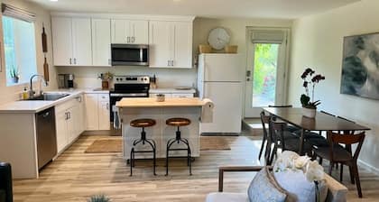 Charming 2-bedroom unit with vineyard views at the Villa Mimosa in Napa Valley