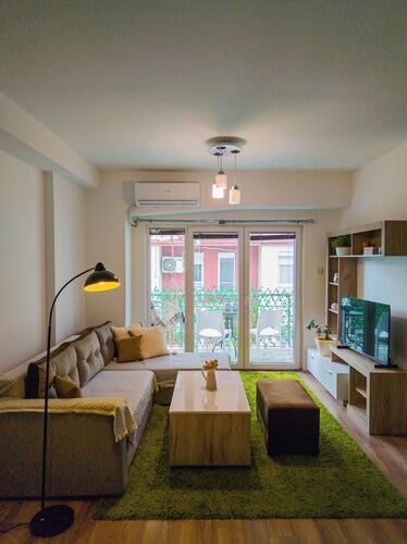 2-Bedroom Comfort with Central Location, Full Kitchen, Balcony and more