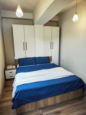 2 bedrooms, iron/ironing board, WiFi, bed sheets - 2-Bedroom Comfort with Central Location, Full Kitchen, Balcony and more (Skopje)