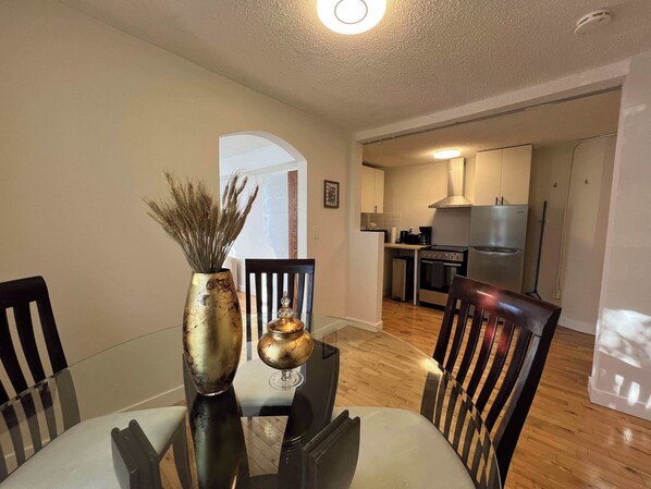 Dining - Rustic Ramsay Retreat by Calgary Stampede/Inglewood/Elbow River w/ Parking (Calgary)