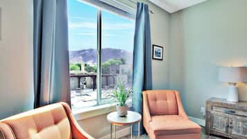 Luxury House, Mountain View | Living area | Flat-screen TV
