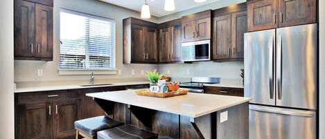 奢華獨棟房屋, 山景 | 私人廚房 | 大型冰箱、微波爐、烤箱、爐台