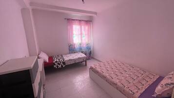 3 bedrooms, iron/ironing board, bed sheets
