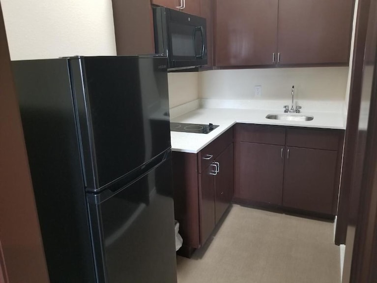 2 Queen Kitchenette, Scottish Inns & Suites, Full-size Fridge, Great Location - 베이시티