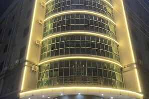 A multi-story building with a curved facade and illuminated windows. - Hirsman Guangzhou (Guangzhou North Railway Station) (Guangzhou)
