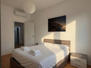 1 bedroom, desk, iron/ironing board, WiFi - Modern Apartment near Tiburtina Station by RHR (ROMA)