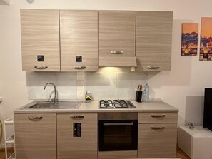 Oven, stovetop, dishwasher, coffee/tea maker - Cozy Tiburtina Apartment (ROMA)