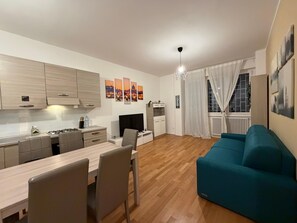 TV, video library - Cozy Tiburtina Apartment (ROMA)