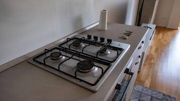 Réfrigérateur, four, plaque de cuisson, lave-vaisselle