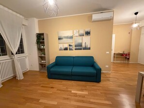 TV, video library - Cozy Tiburtina Apartment (ROMA)