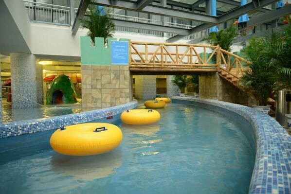 Indoor pool - Zhangjiajie World Water Four Seasons International Hotel (Zhangjiajie)