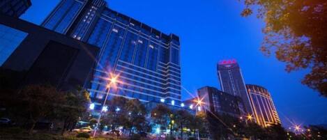 المنشأة من الخارج