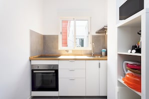 Microwave, oven, stovetop, coffee/tea maker