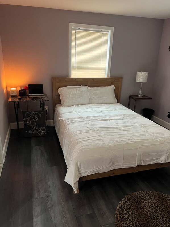 3 habitaciones, tabla de planchar con plancha, wifi y ropa de cama