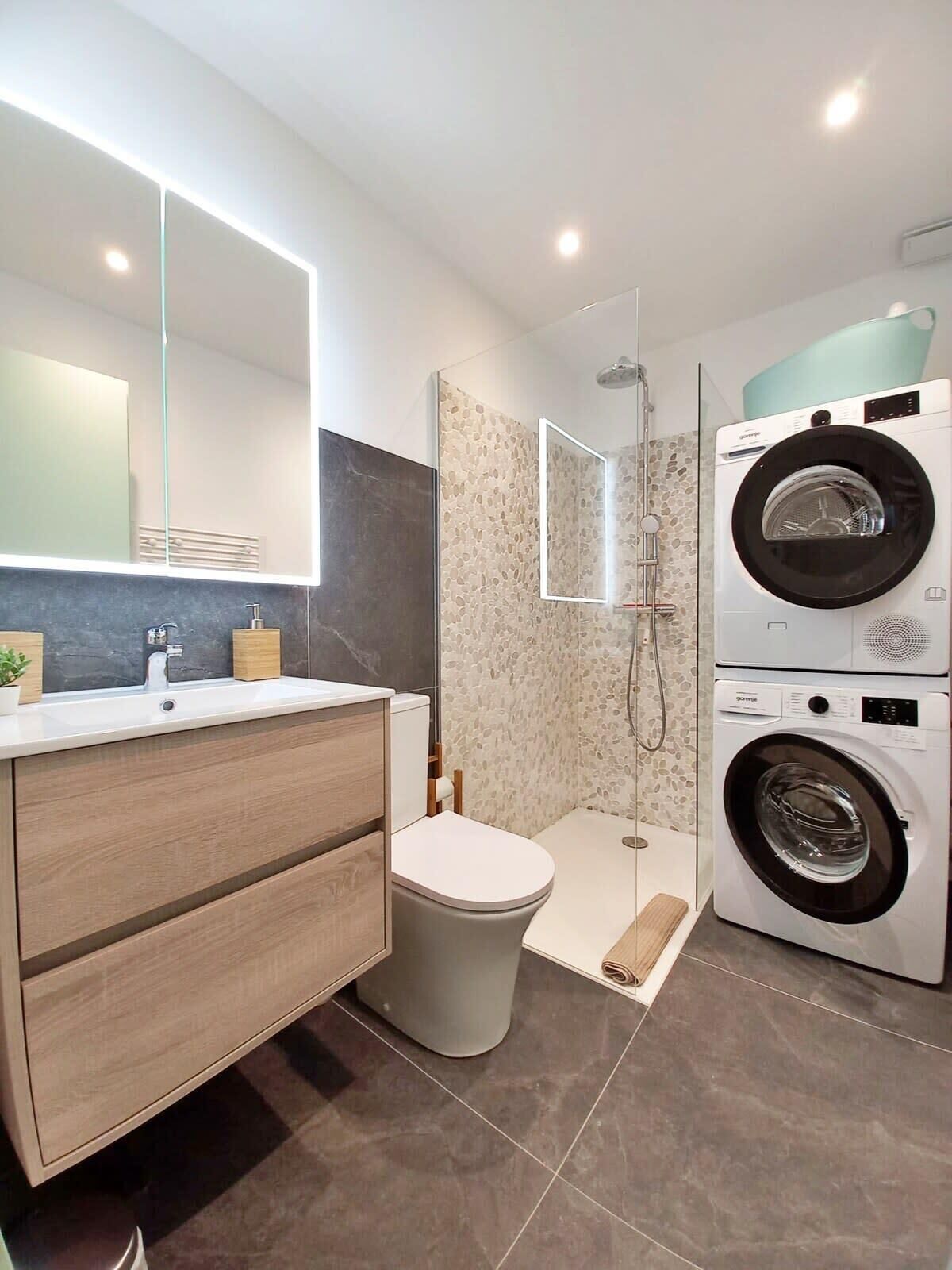 Hair dryer, towels