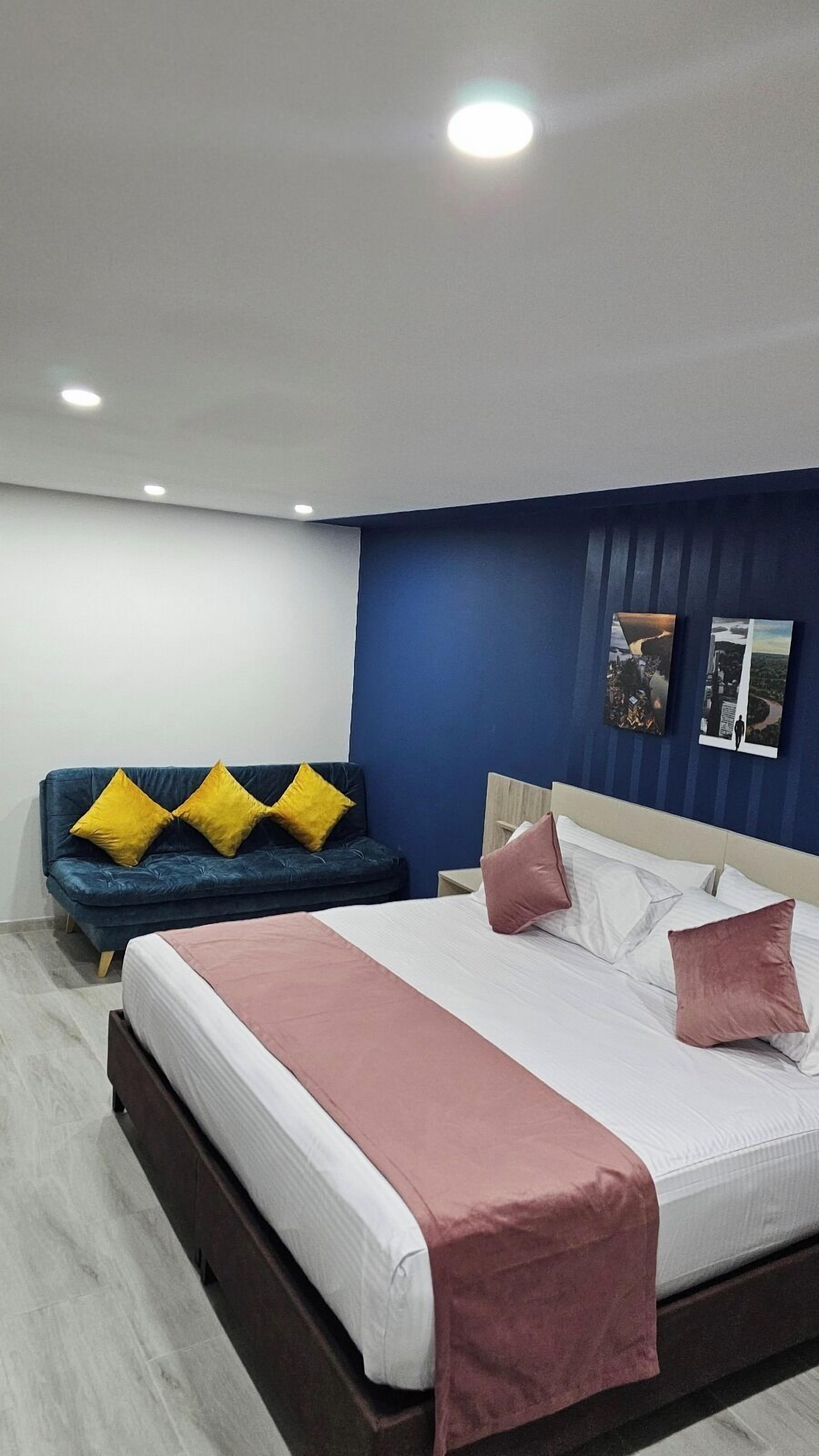 Phòng 3 Deluxe, phòng tắm riêng | Bàn, khu vực làm việc phù hợp cho laptop, phòng cách âm 