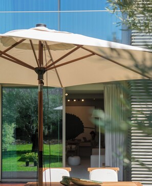 Outdoor dining - Private garden - Savoy Residence Casa Branca III (Funchal)