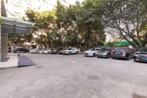 Self-parking (surcharge) - Jinjiang inn (Guangzhou Xihua Road Caihongqiao Metro) (Guangzhou)