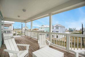 Terrace/patio - Buena Vista - Home with Heated Pool / Gulf Views! (Galveston)