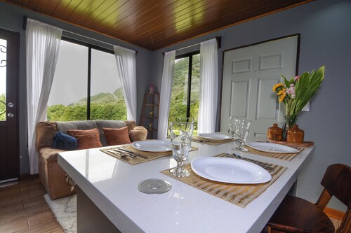 Charming 2-bedroom villa surrounded by nature in phenomenal Monteverde with WiFi