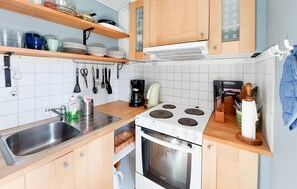 Køleskab, mikrobølgeovn, ovn, kogeplade