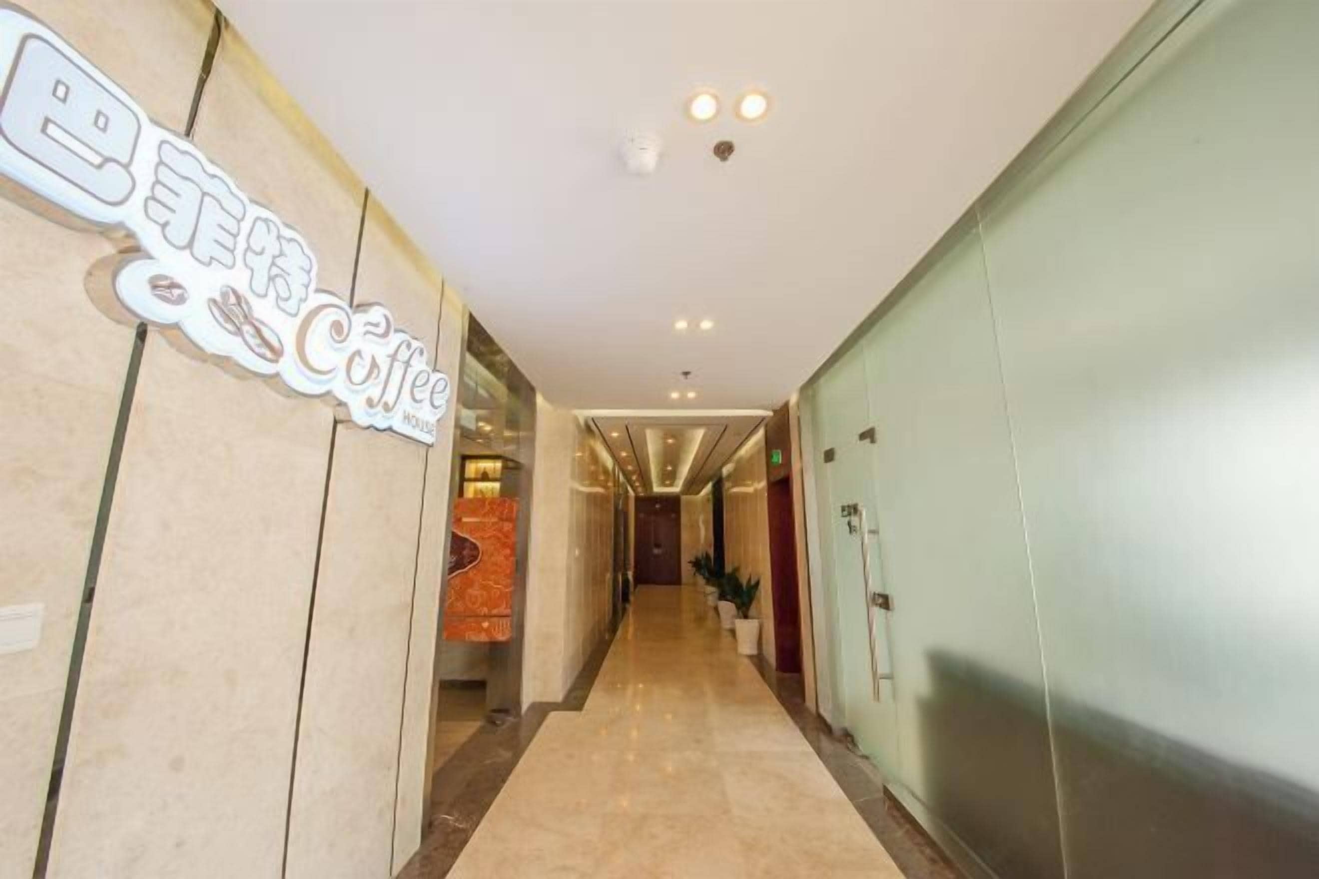 المنشأة من الداخل