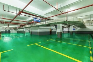 Free self parking - GreenTree Inn (Nantong Third Factory Wangjiang North Road) (Nantong)