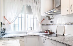 Fridge, stovetop - 2 bedroom amazing apartment in Chipiona (Chipiona)