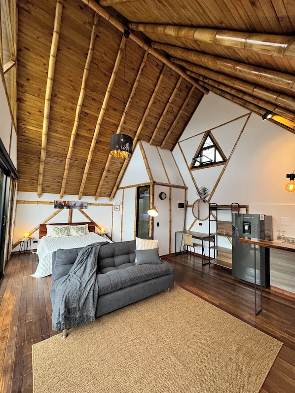 Superior Cabin, Mountain View | Blackout curtains, iron/ironing board, free WiFi