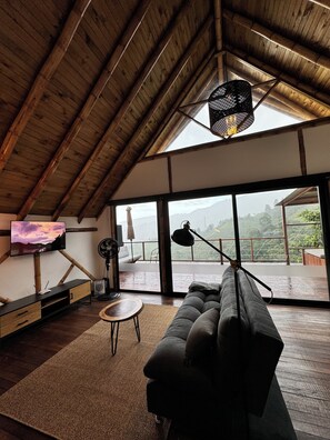 Superior Cabin, Mountain View | Living area