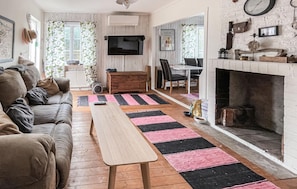 Fireplace - 2 bedroom cozy home in Hindås (Hindås)