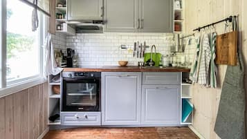 Refrigerador, parrilla de estufa, lavavajillas y cafetera y tetera